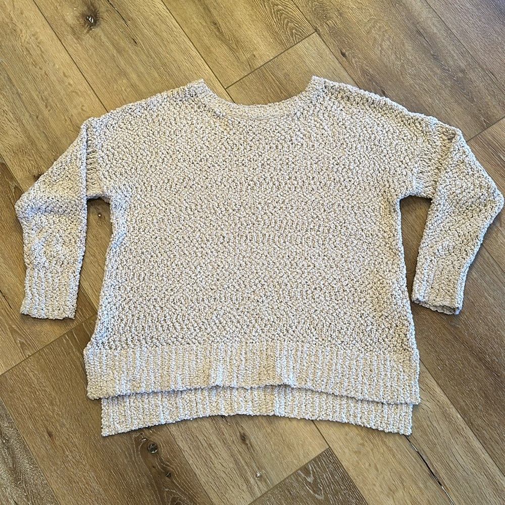 Hollister crewneck oversized cream colored sweater. Very soft. Size M/L